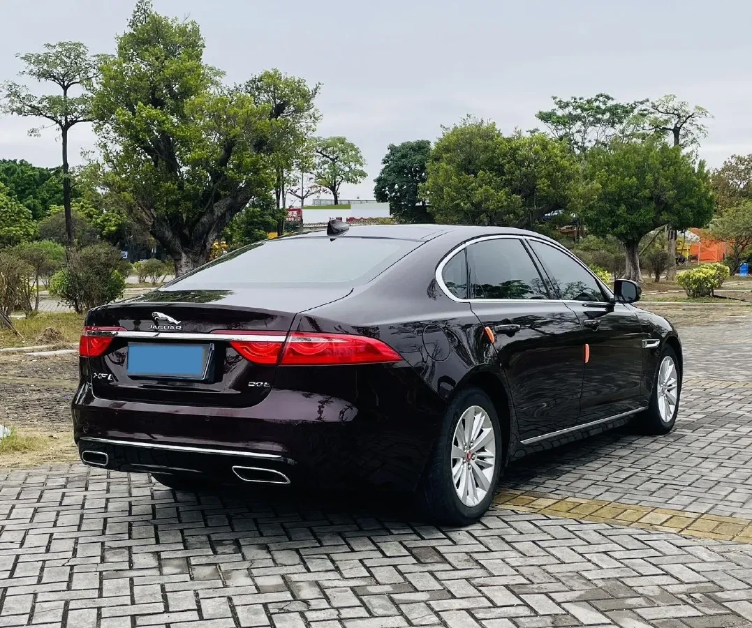 2020 Jaguar XFL 2.0T 200HP L4 8AT,autocango,china used car exporter,china ev exporter,chinese used car exporter,chinese used ev exporter