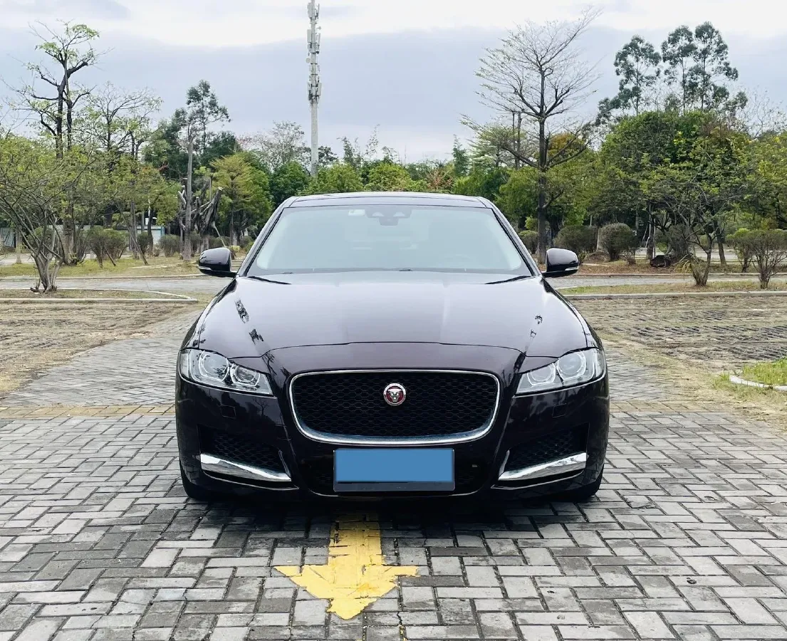 2020 Jaguar XFL 2.0T 200HP L4 8AT,autocango,china used car exporter,china ev exporter,chinese used car exporter,chinese used ev exporter