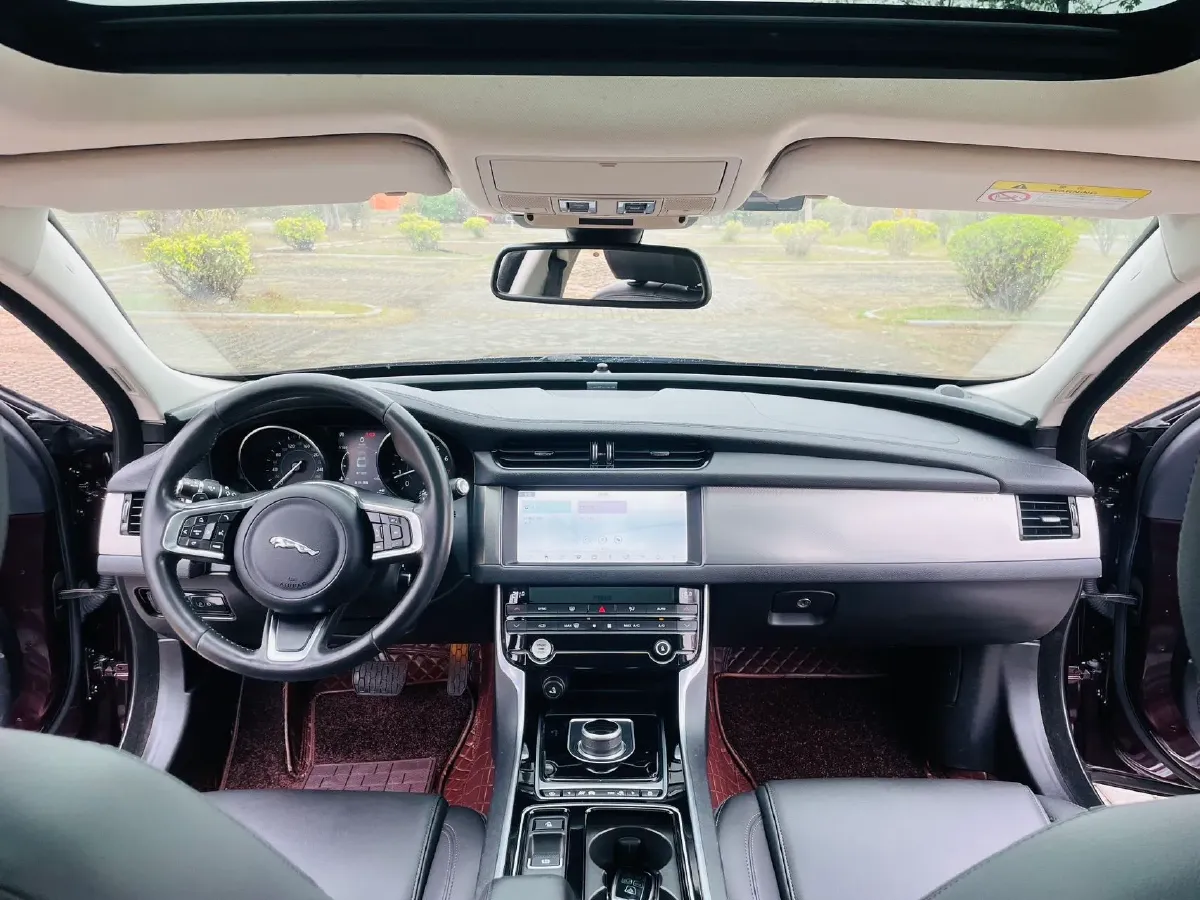 2020 Jaguar XFL 2.0T 200HP L4 8AT,autocango,china used car exporter,china ev exporter,chinese used car exporter,chinese used ev exporter