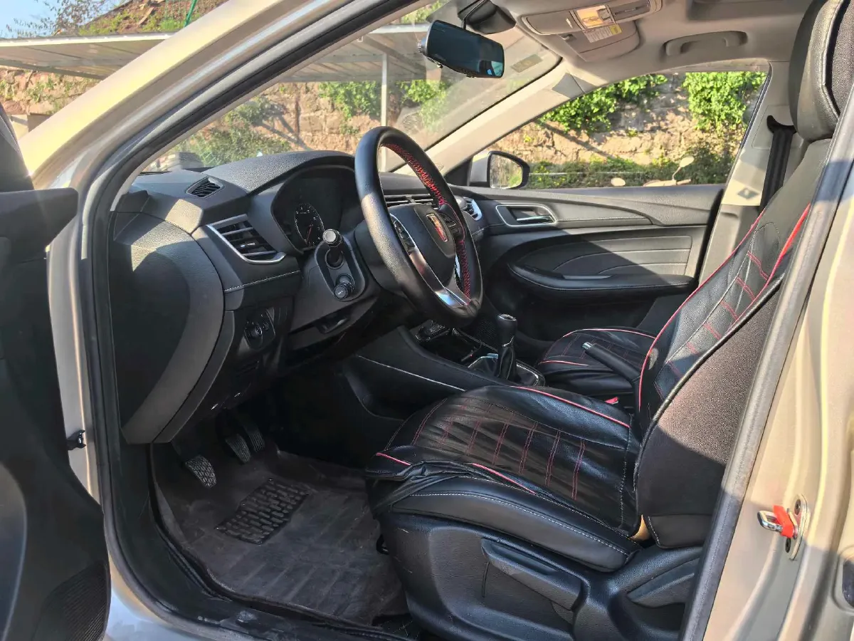 2019 Roewe i5 1.5L 120HP L4 5MT,autocango,china used car exporter,china ev exporter,chinese used car exporter,chinese used ev exporter