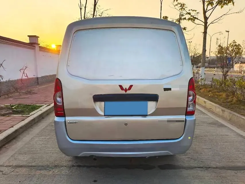 2017 WuLing RongGuang 1.5L 107HP L4 5MT,autocango,china used car exporter,china ev exporter,chinese used car exporter,chinese used ev exporter