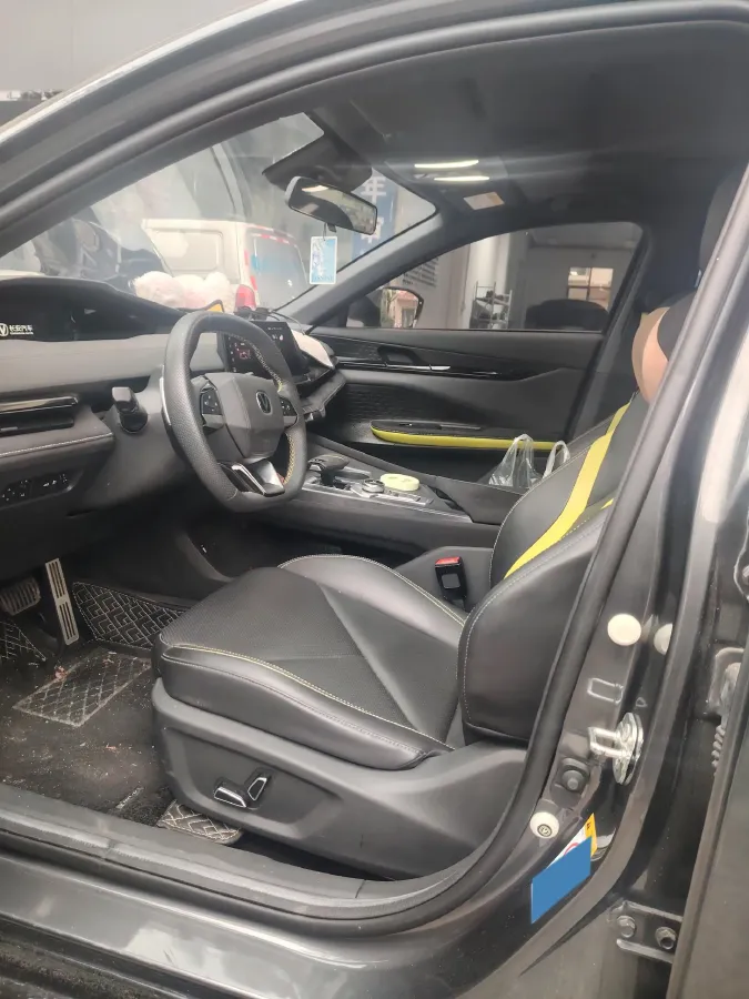 2022 ChangAn UNI-V 1.5T 188HP L4 7DCT,autocango,china used car exporter,china ev exporter,chinese used car exporter,chinese used ev exporter