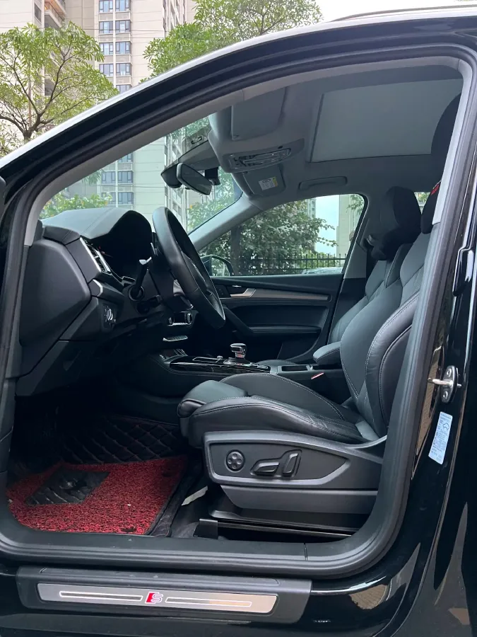 2023 Audi Q5L 2.0T 190HP L4 7DCT,autocango,china used car exporter,china ev exporter,chinese used car exporter,chinese used ev exporter