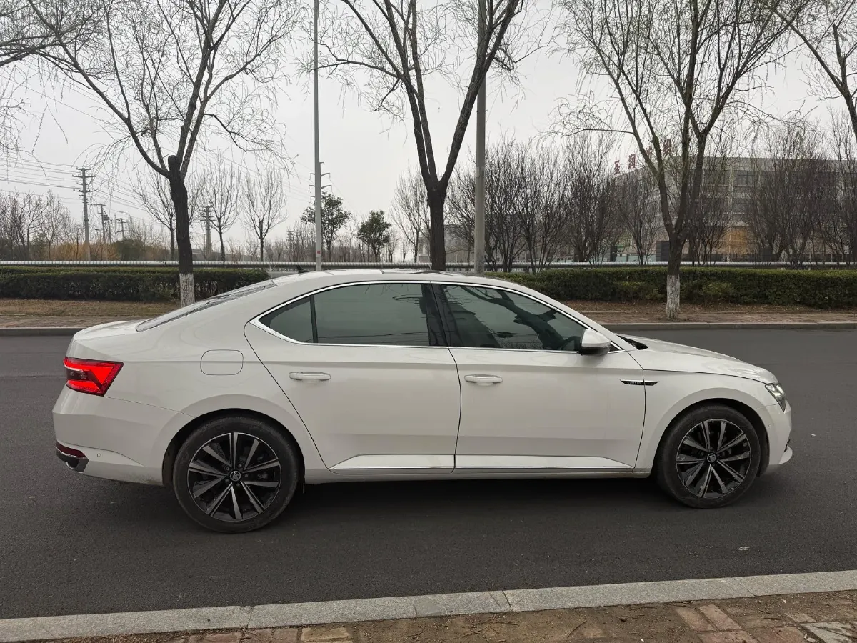 2019 Skoda Superb 2.0T 186HP L4 7DCT,autocango,china used car exporter,china ev exporter,chinese used car exporter,chinese used ev exporter