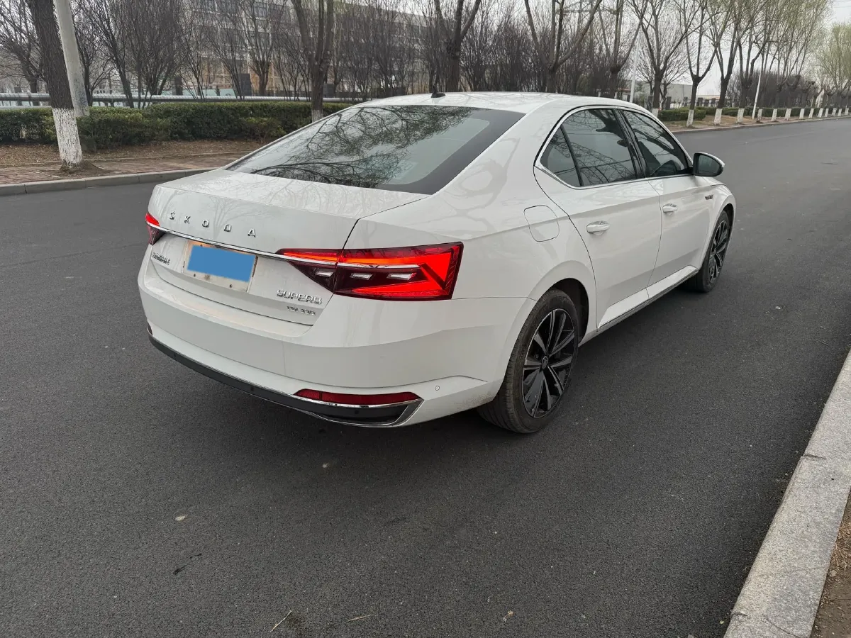 2019 Skoda Superb 2.0T 186HP L4 7DCT,autocango,china used car exporter,china ev exporter,chinese used car exporter,chinese used ev exporter
