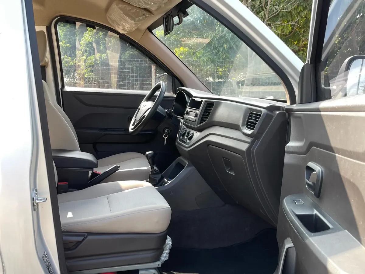 2019 WuLing HongGuang V 1.5L 99HP L4 6MT,autocango,china used car exporter,china ev exporter,chinese used car exporter,chinese used ev exporter