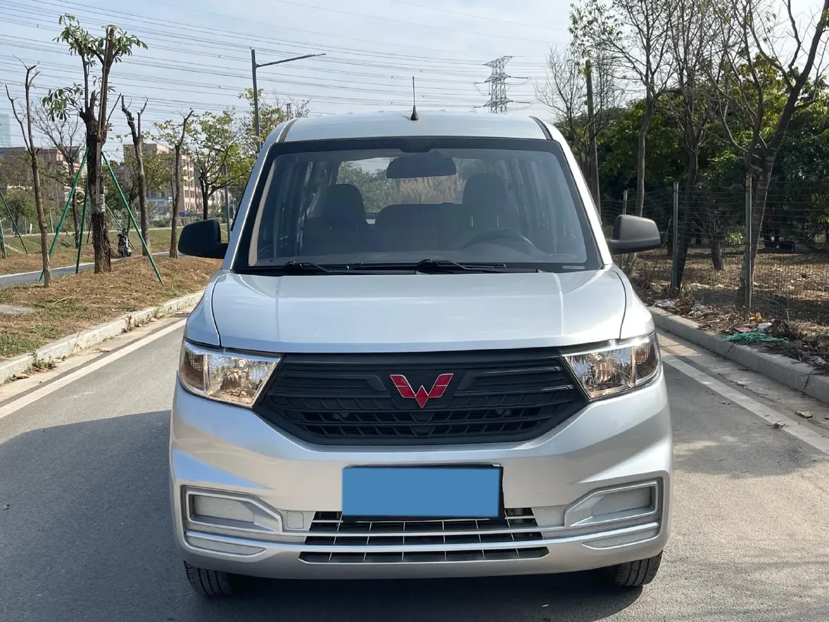 2019 WuLing HongGuang V 1.5L 99HP L4 6MT,autocango,china used car exporter,china ev exporter,chinese used car exporter,chinese used ev exporter
