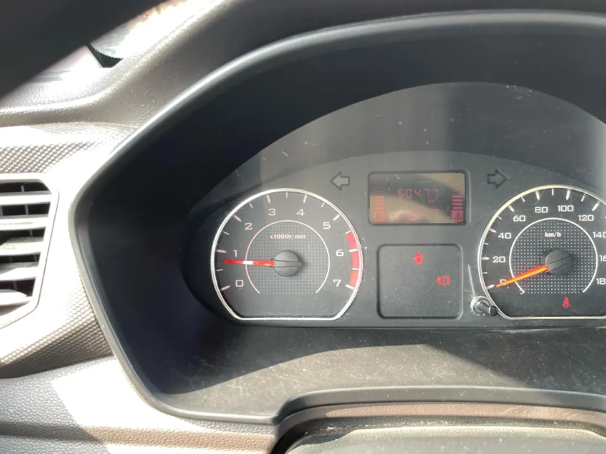 2019 WuLing HongGuang V 1.5L 99HP L4 6MT,autocango,china used car exporter,china ev exporter,chinese used car exporter,chinese used ev exporter