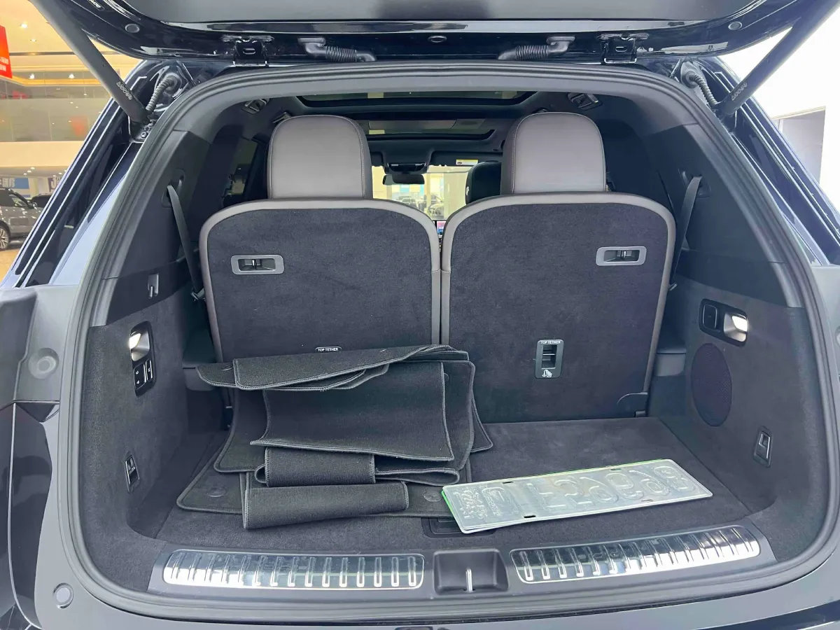 2023 Li L8 Range Extended 154HP REEV 40.9KWH,autocango,china used car exporter,china ev exporter,chinese used car exporter,chinese used ev exporter