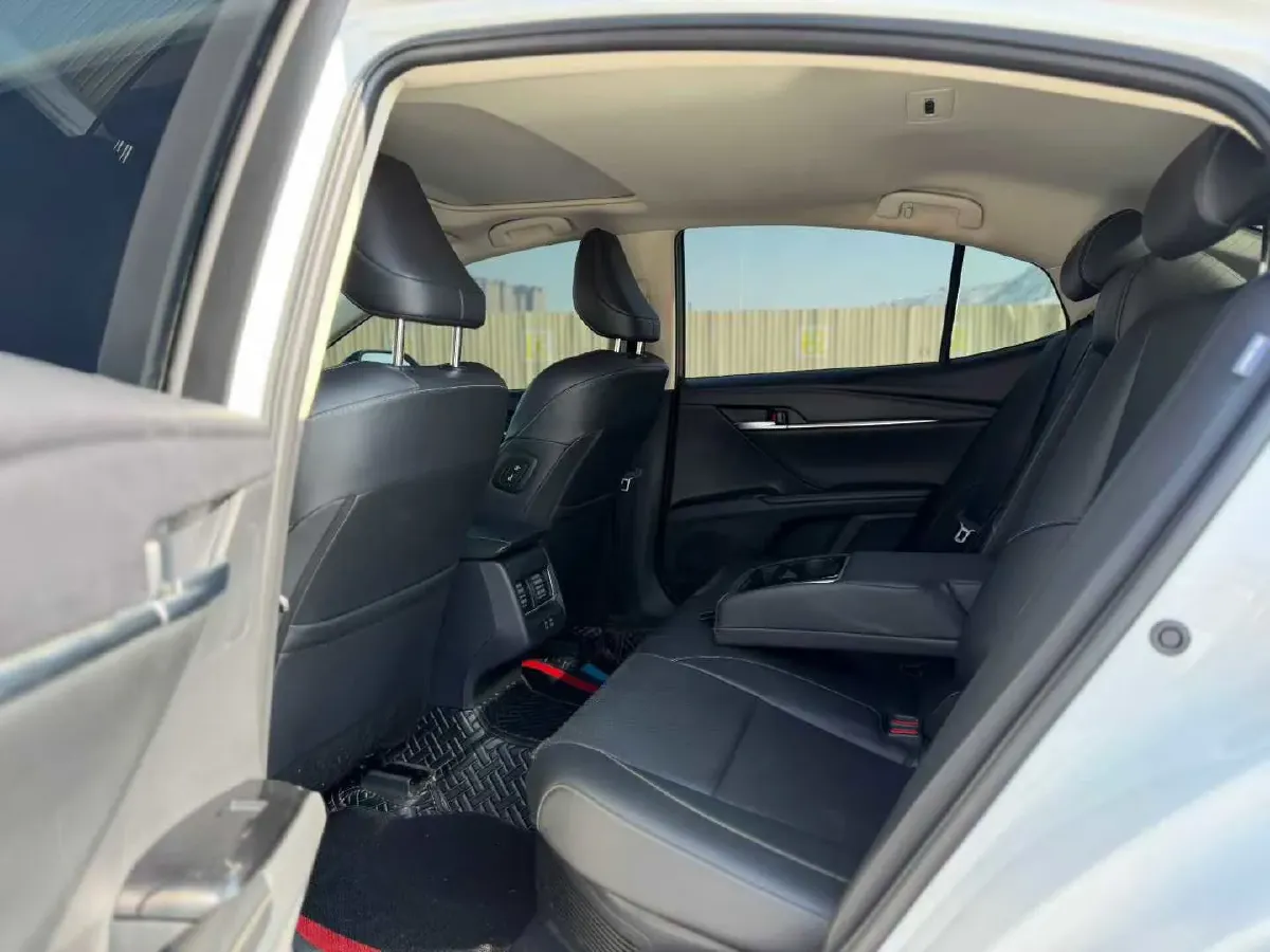 2024 Toyota Camry 2.0L 152HP L4 E-CVT Hybrid,autocango,china used car exporter,china ev exporter,chinese used car exporter,chinese used ev exporter