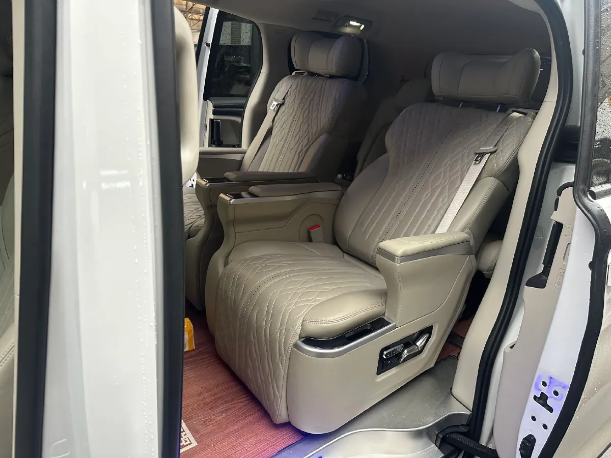 2023 Buick GL8 2.0T 237HP L4 9AT,autocango,china used car exporter,china ev exporter,chinese used car exporter,chinese used ev exporter