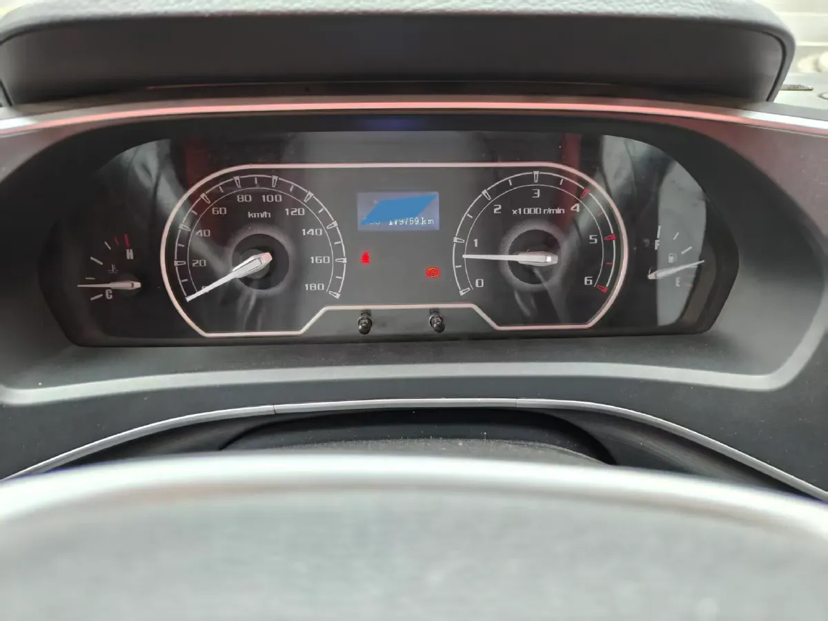 2021 MAXUS XinTu V80 2.0T 127HP L4 6MT,autocango,china used car exporter,china ev exporter,chinese used car exporter,chinese used ev exporter