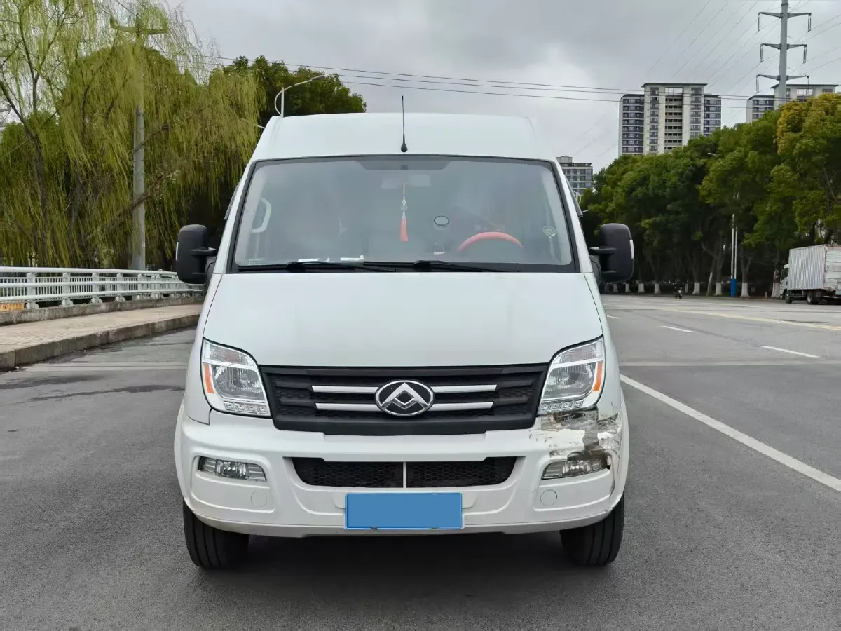 2021 MAXUS XinTu V80 2.0T 127HP L4 6MT,autocango,china used car exporter,china ev exporter,chinese used car exporter,chinese used ev exporter