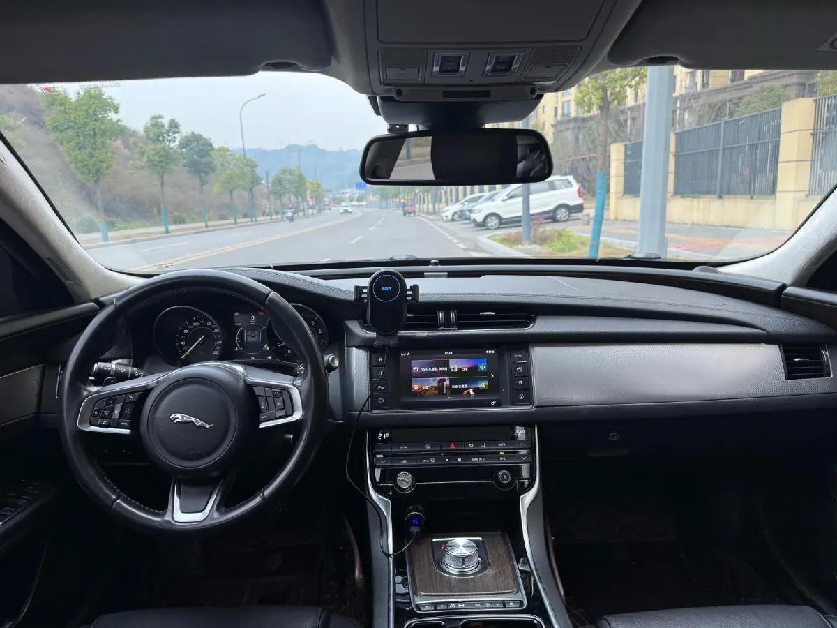 2018 Jaguar XFL 2.0T 200HP L4 8AT,autocango,china used car exporter,china ev exporter,chinese used car exporter,chinese used ev exporter