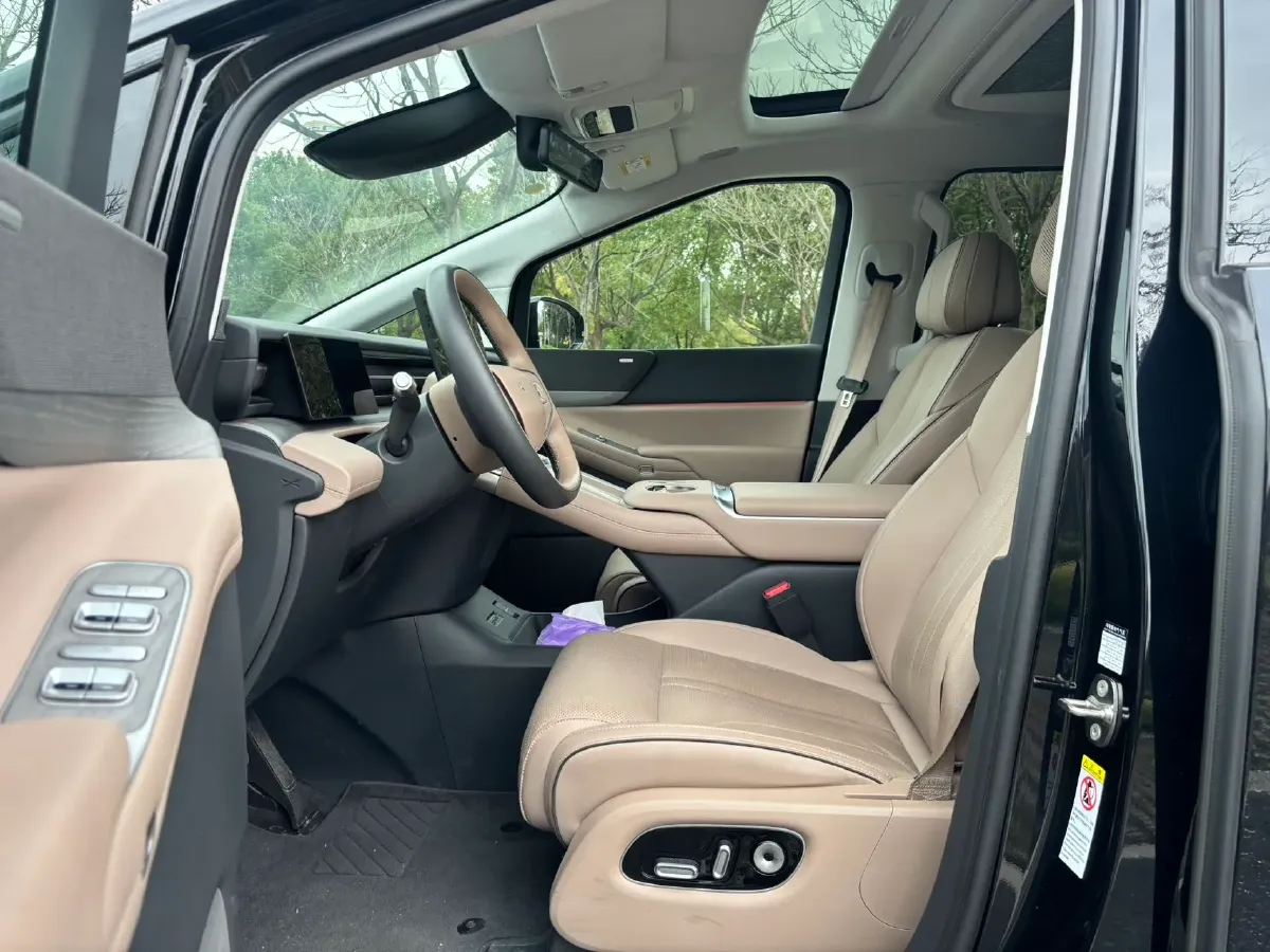 2025 Xpeng X9 BEV,autocango,china used car exporter,china ev exporter,chinese used car exporter,chinese used ev exporter