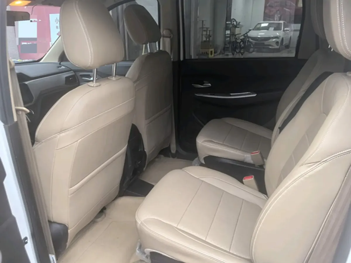 2021 WuLing HongGuang 1.5L 99HP L4 6MT,autocango,china used car exporter,china ev exporter,chinese used car exporter,chinese used ev exporter
