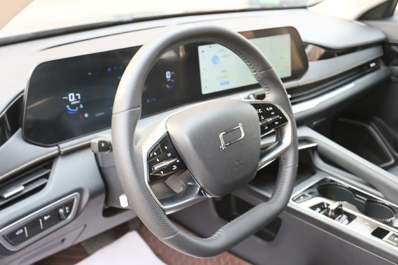 2024 Bestune B70 2.0T 224HP L4 6AT,autocango,china used car exporter,china ev exporter,chinese used car exporter,chinese used ev exporter