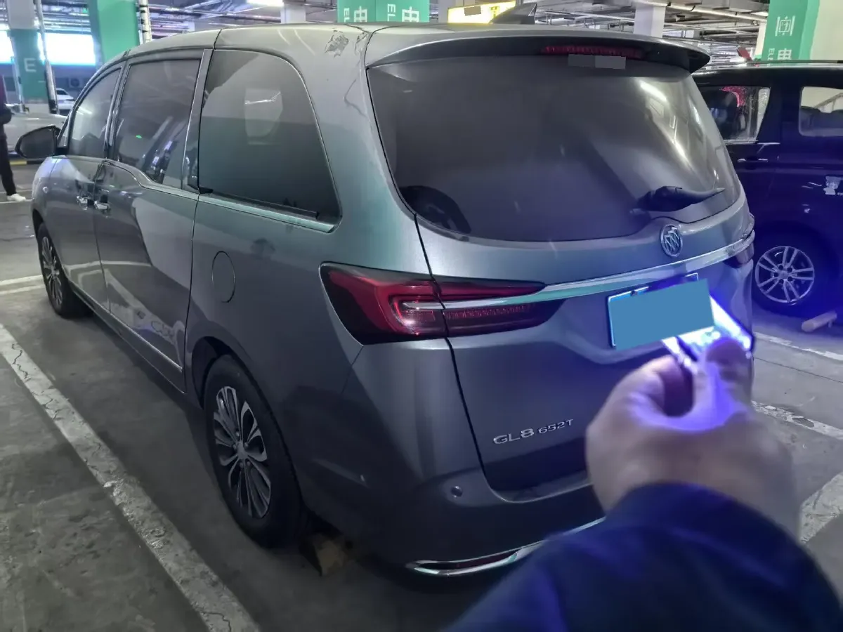 2021 Buick GL8 2.0T 237HP L4 9AT,autocango,china used car exporter,china ev exporter,chinese used car exporter,chinese used ev exporter