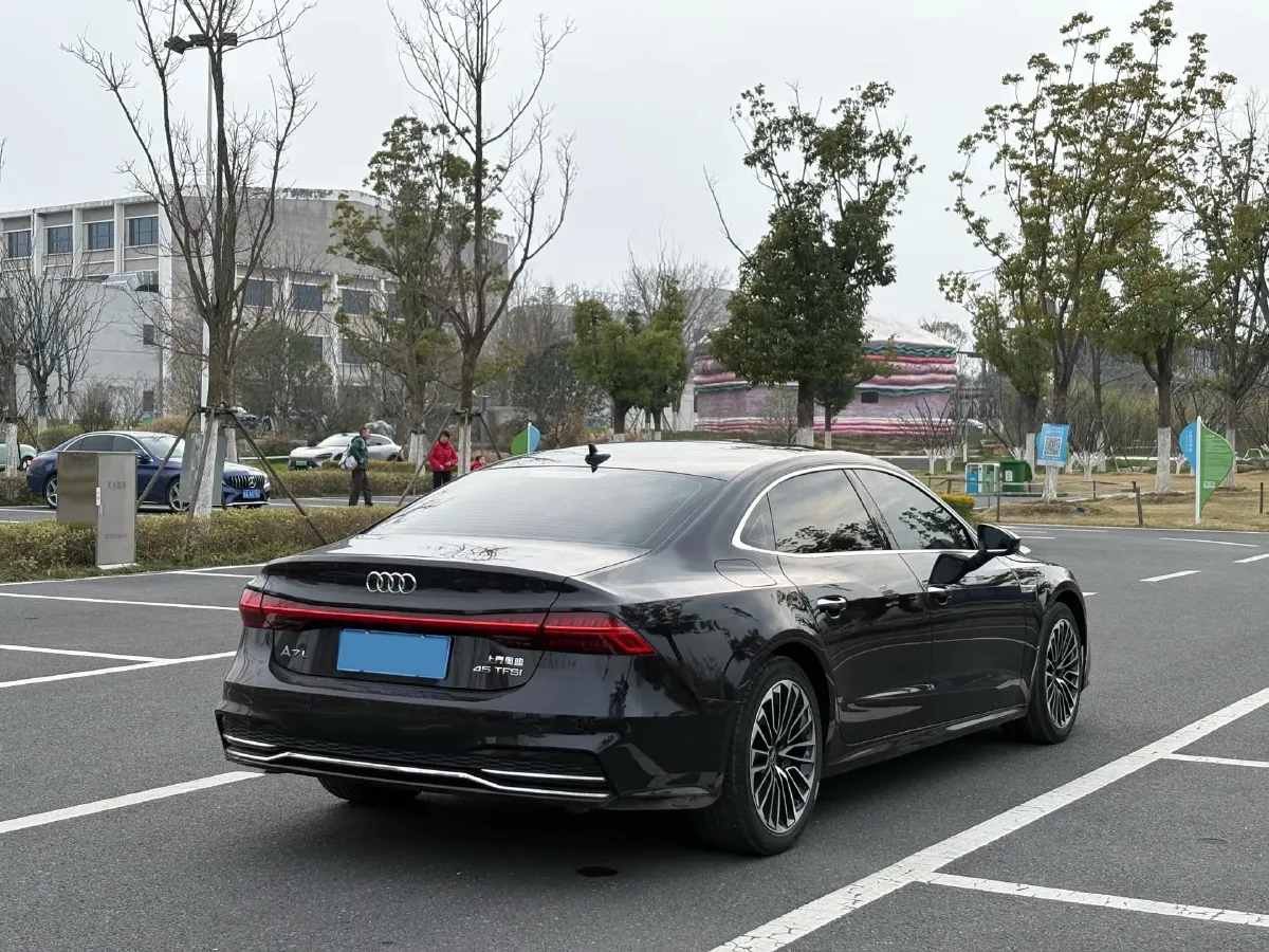 2024 Audi A7L 2.0T 245HP L4 7DCT,autocango,china used car exporter,china ev exporter,chinese used car exporter,chinese used ev exporter