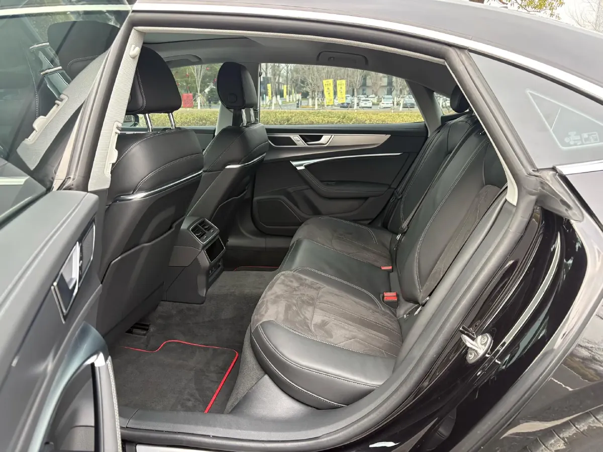 2024 Audi A7L 2.0T 245HP L4 7DCT,autocango,china used car exporter,china ev exporter,chinese used car exporter,chinese used ev exporter