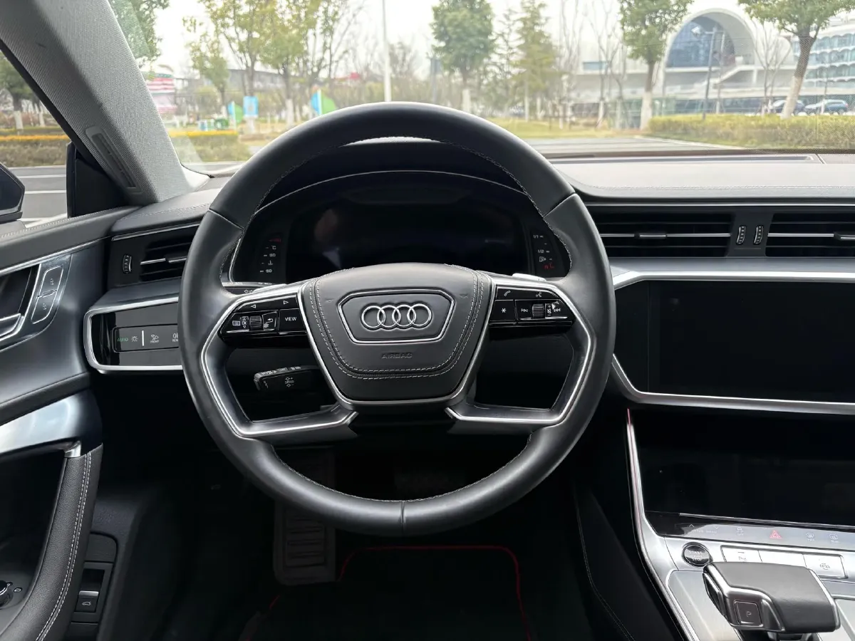 2024 Audi A7L 2.0T 245HP L4 7DCT,autocango,china used car exporter,china ev exporter,chinese used car exporter,chinese used ev exporter