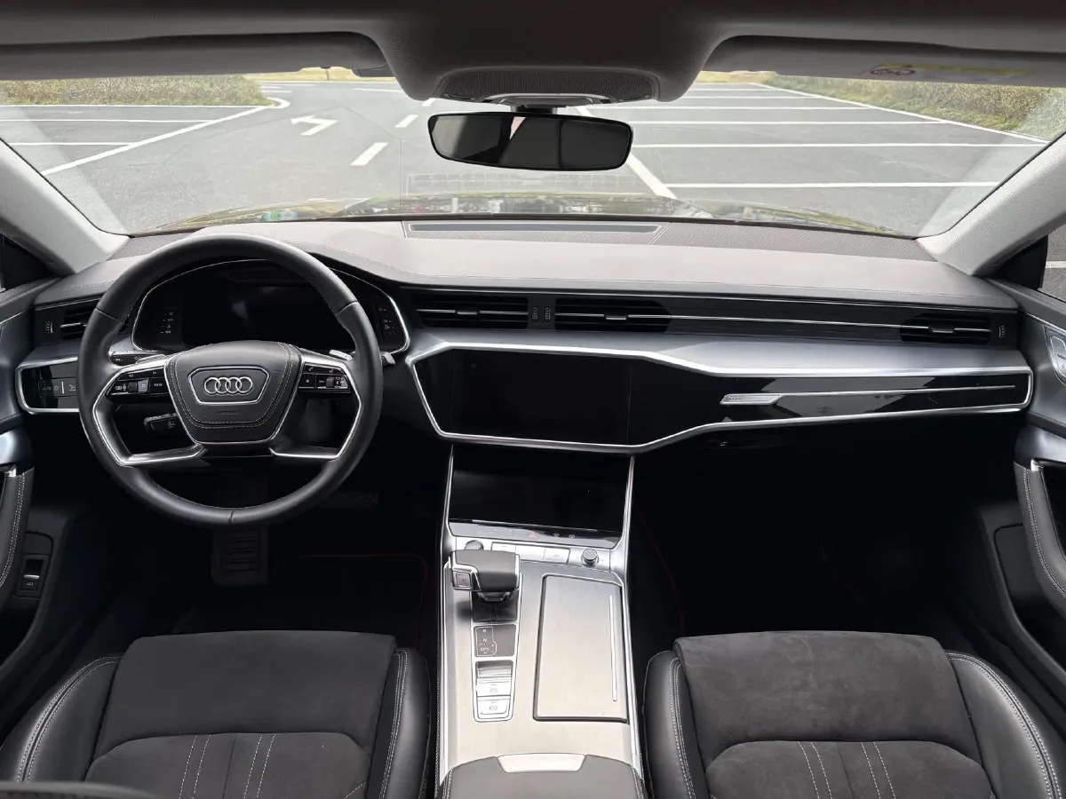 2024 Audi A7L 2.0T 245HP L4 7DCT,autocango,china used car exporter,china ev exporter,chinese used car exporter,chinese used ev exporter