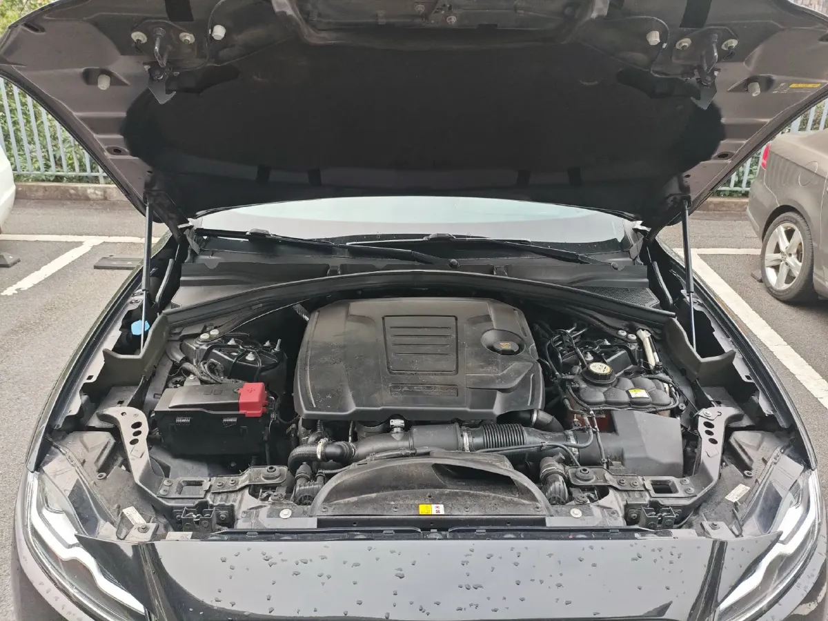 2020 Jaguar F-PACE 2.0T 300HP L4 8AT,autocango,china used car exporter,china ev exporter,chinese used car exporter,chinese used ev exporter