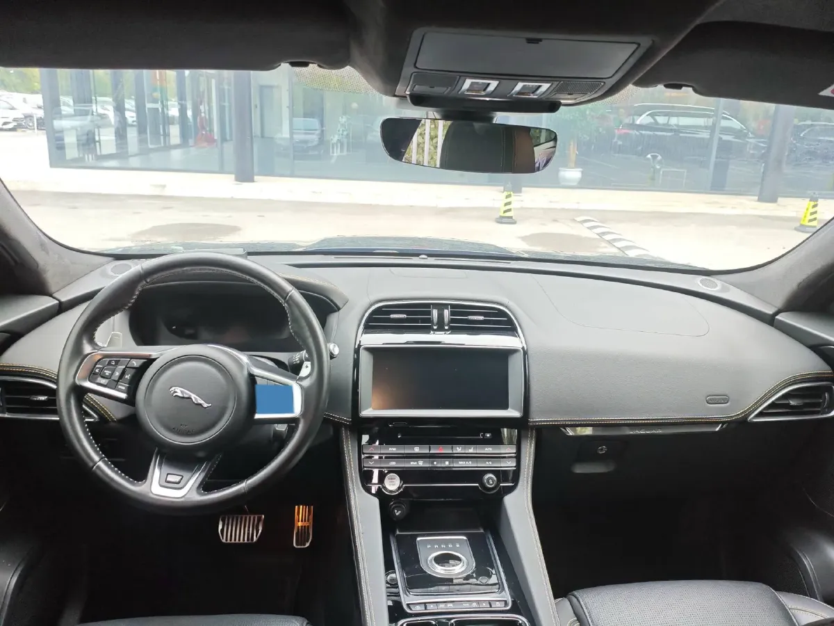 2020 Jaguar F-PACE 2.0T 300HP L4 8AT,autocango,china used car exporter,china ev exporter,chinese used car exporter,chinese used ev exporter