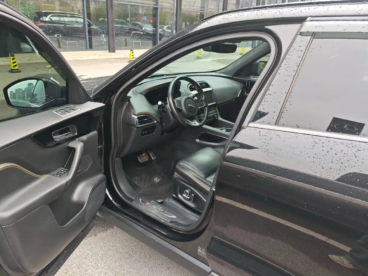 2020 Jaguar F-PACE 2.0T 300HP L4 8AT,autocango,china used car exporter,china ev exporter,chinese used car exporter,chinese used ev exporter