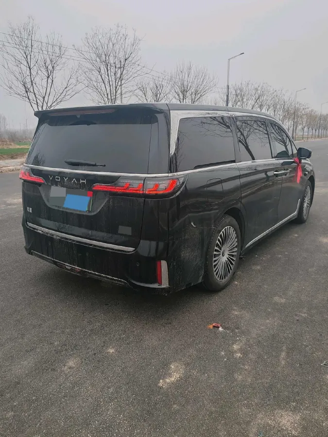 2025 Voyah Dream 1.5T 150HP L4 PHEV 41.7KWH,autocango,china used car exporter,china ev exporter,chinese used car exporter,chinese used ev exporter