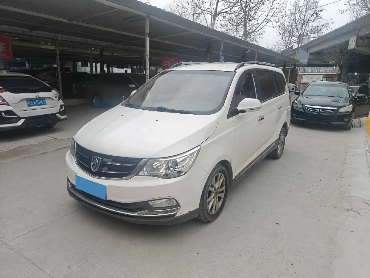 2016 BaoJun 560 1.5T 150HP L4 6MT,autocango,china used car exporter,china ev exporter,chinese used car exporter,chinese used ev exporter