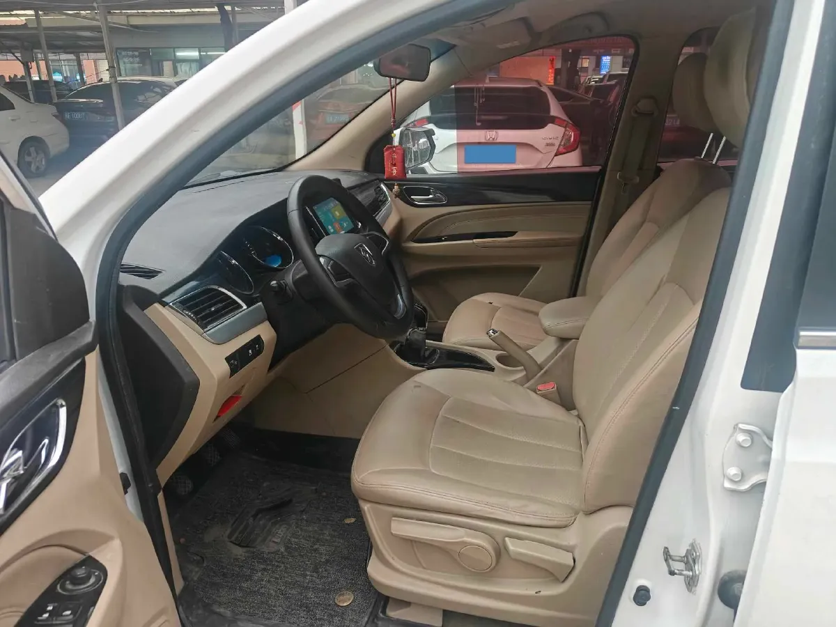 2016 BaoJun 560 1.5T 150HP L4 6MT,autocango,china used car exporter,china ev exporter,chinese used car exporter,chinese used ev exporter