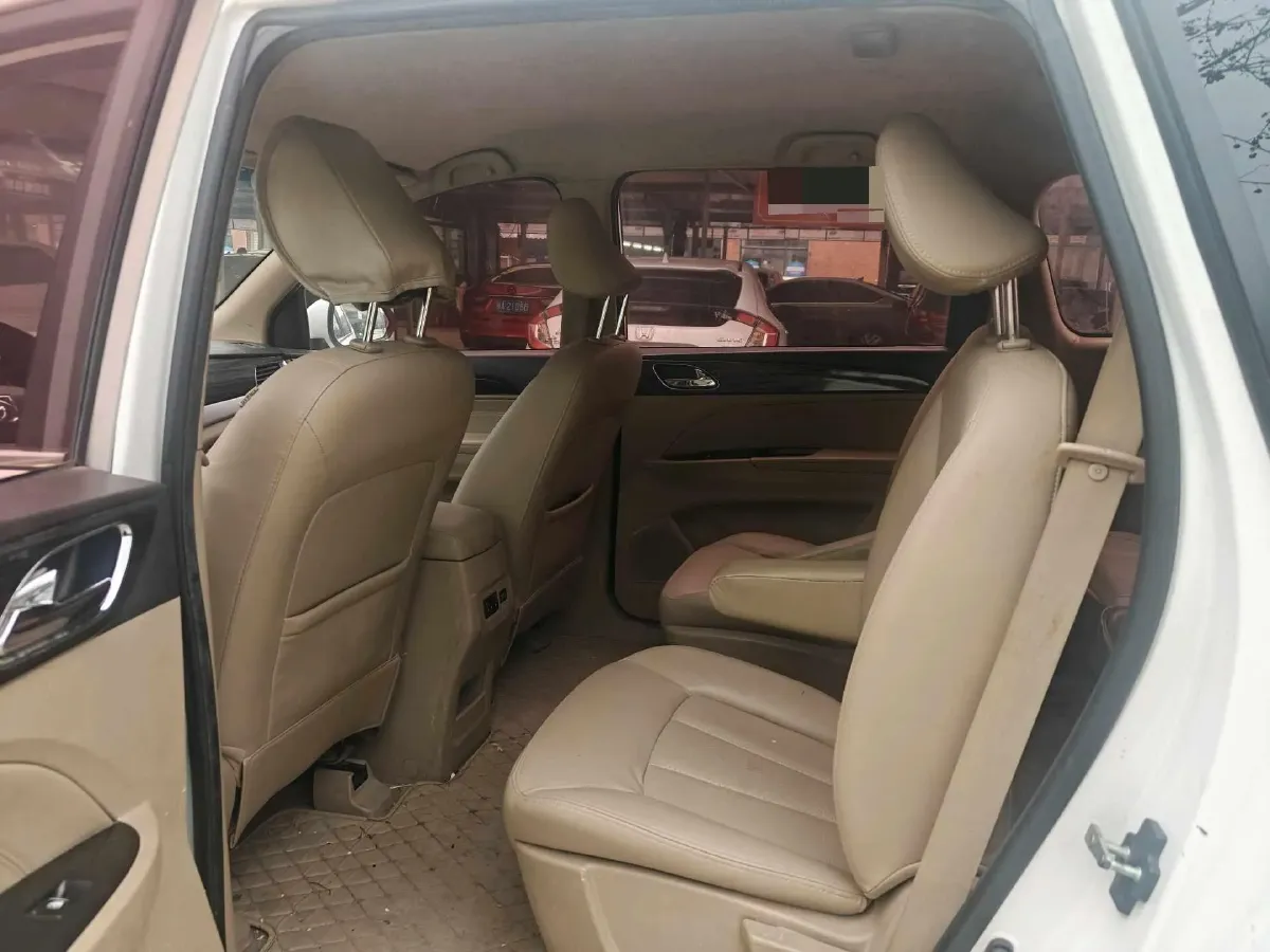 2016 BaoJun 560 1.5T 150HP L4 6MT,autocango,china used car exporter,china ev exporter,chinese used car exporter,chinese used ev exporter