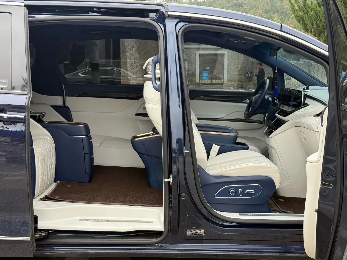 2020 Buick GL8 2.0T 237HP L4 9AT,autocango,china used car exporter,china ev exporter,chinese used car exporter,chinese used ev exporter