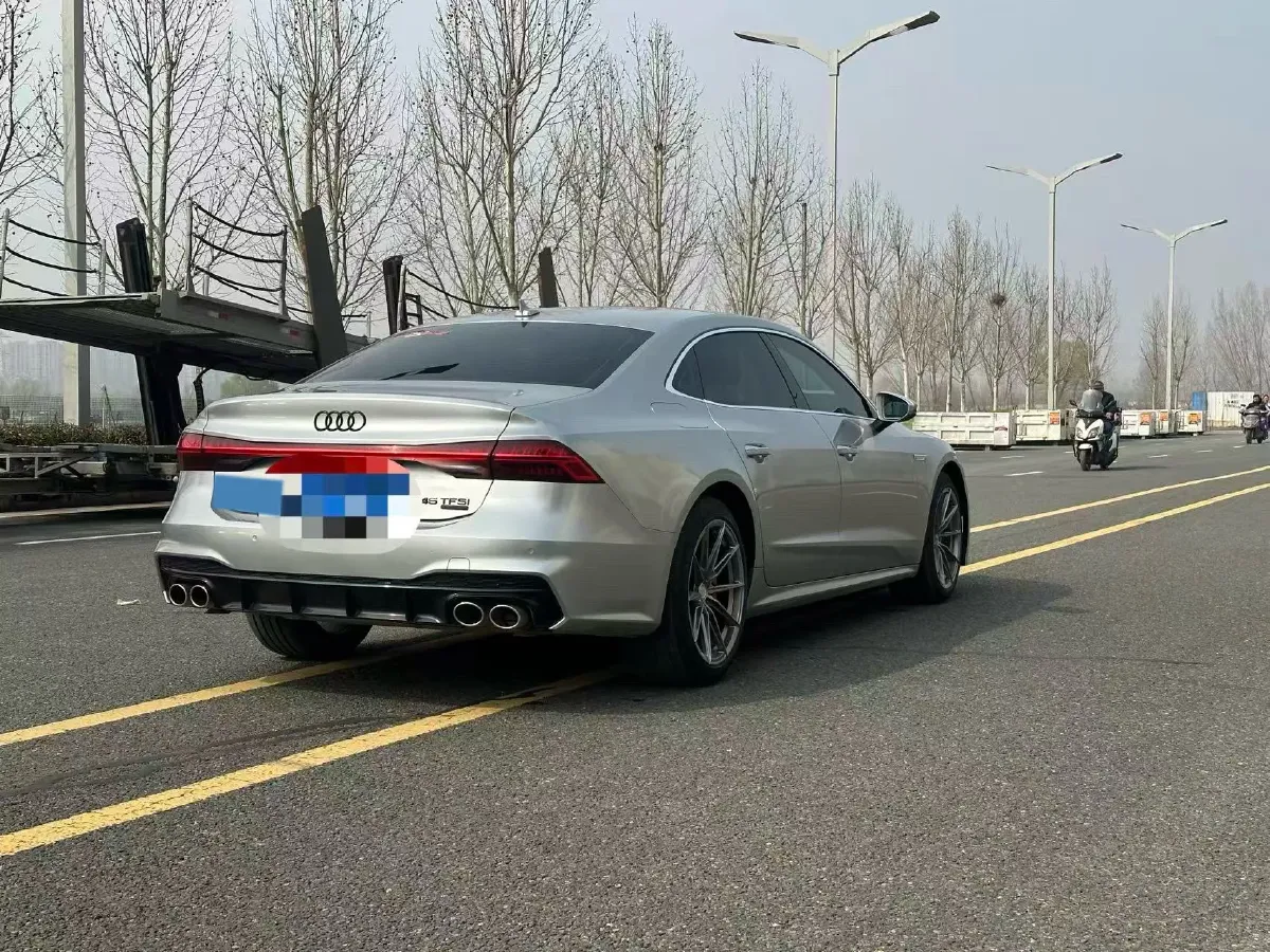 2024 Audi A7L 2.0T 245HP L4 7DCT,autocango,china used car exporter,china ev exporter,chinese used car exporter,chinese used ev exporter