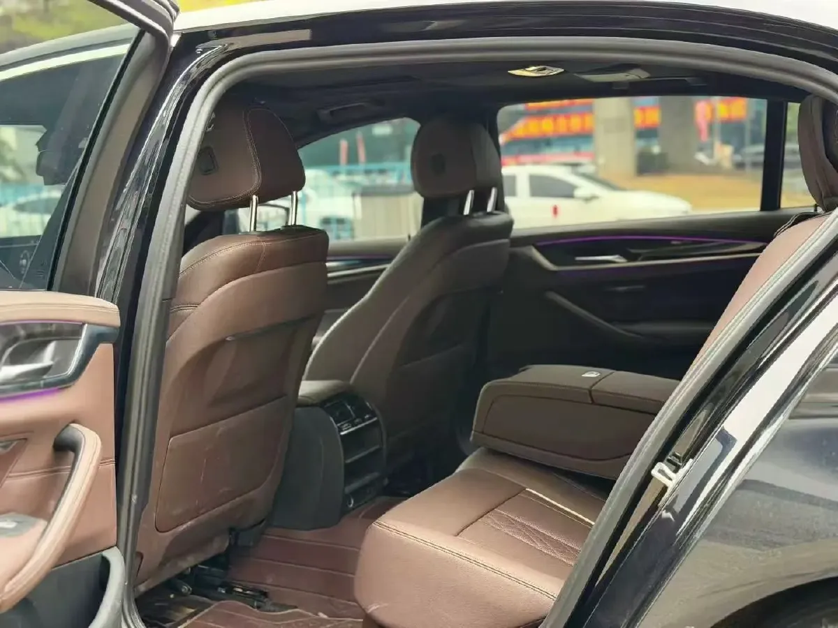 2022 BMW 5 Series 2.0T 184HP L4 8AT,autocango,china used car exporter,china ev exporter,chinese used car exporter,chinese used ev exporter