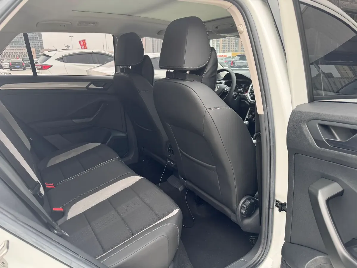 2022 Volkswagen T-Roc 1.4T 150HP L4 7DCT,autocango,china used car exporter,china ev exporter,chinese used car exporter,chinese used ev exporter