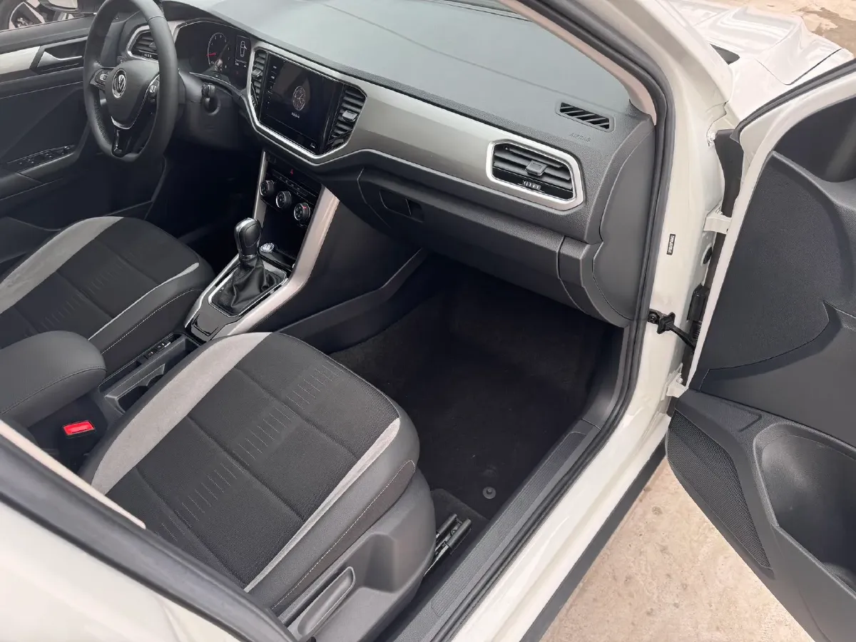 2022 Volkswagen T-Roc 1.4T 150HP L4 7DCT,autocango,china used car exporter,china ev exporter,chinese used car exporter,chinese used ev exporter