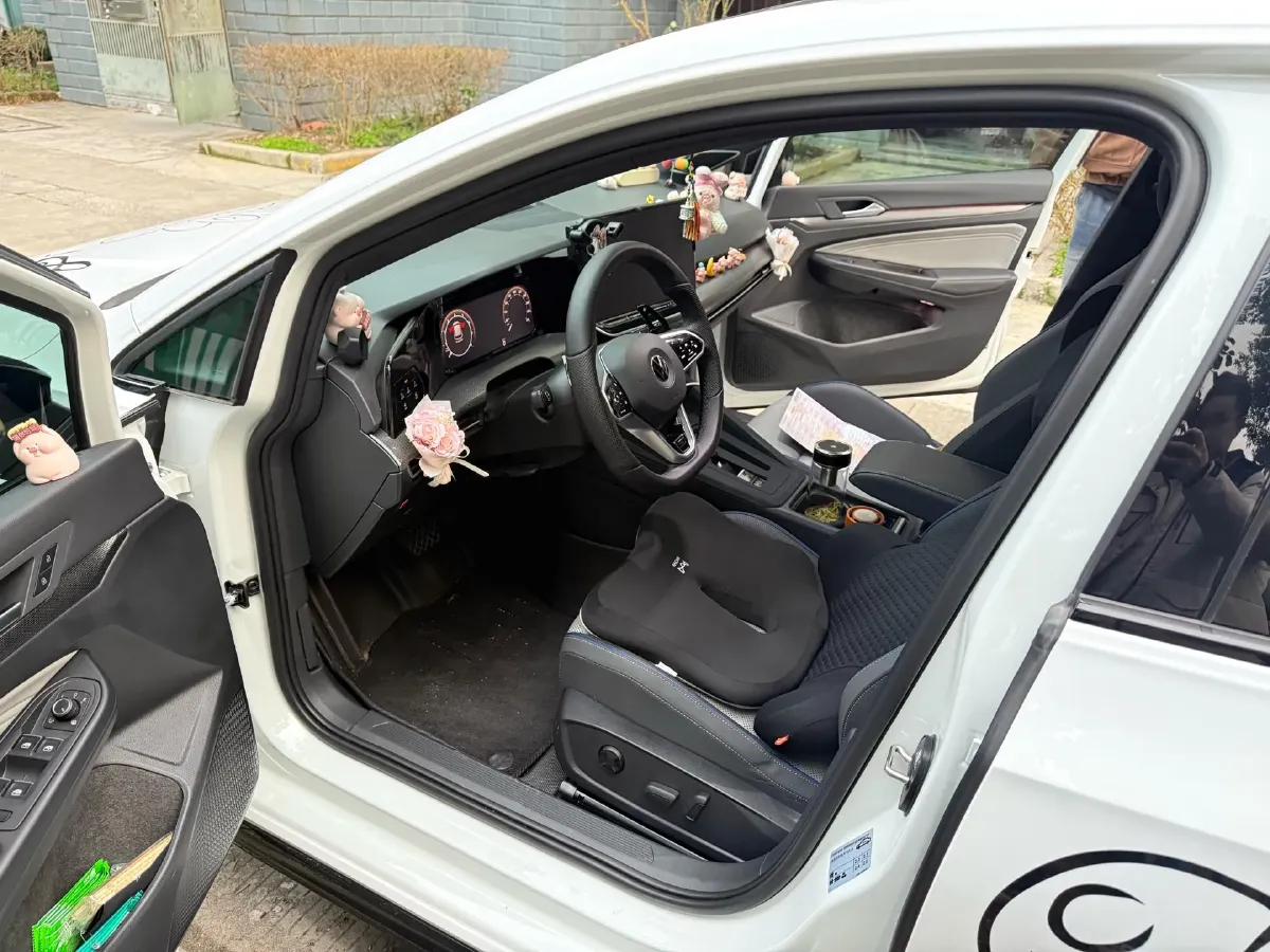 2025 Volkswagen Golf 1.5T 160HP L4 7DCT,autocango,china used car exporter,china ev exporter,chinese used car exporter,chinese used ev exporter