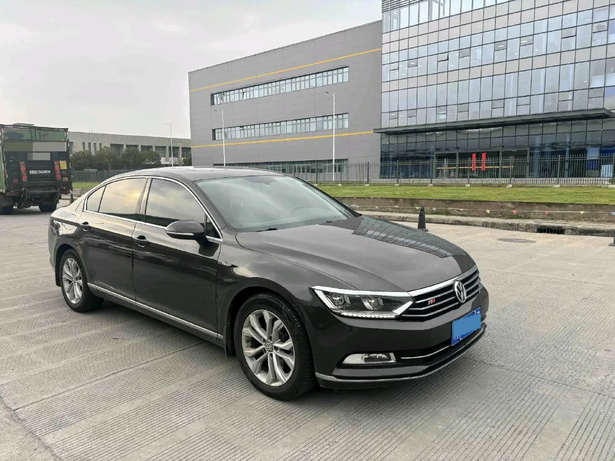 2017 Volkswagen Magotan 1.8T 180HP L4 7DCT,autocango,china used car exporter,china ev exporter,chinese used car exporter,chinese used ev exporter