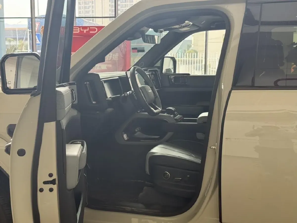 2025 FangChengBao Bao 5 1.5T 194HP L4 E-CVT PHEV 31.8KWH,autocango,china used car exporter,china ev exporter,chinese used car exporter,chinese used ev exporter