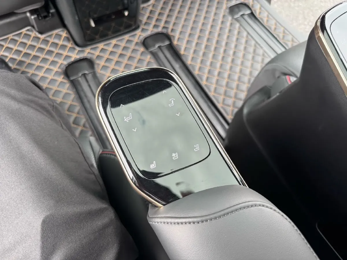 2023 GAC Trumpchi M8 2.0T 190HP L4 E-CVT Hybrid,autocango,china used car exporter,china ev exporter,chinese used car exporter,chinese used ev exporter