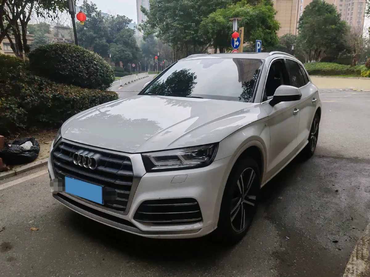 2020 Audi Q5L 2.0T 190HP L4 7DCT,autocango,china used car exporter,china ev exporter,chinese used car exporter,chinese used ev exporter