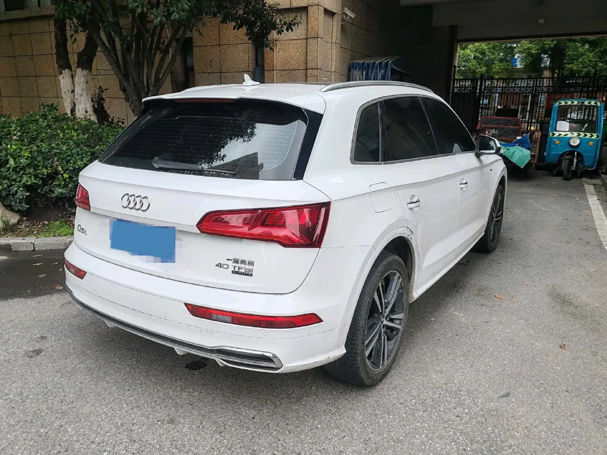 2020 Audi Q5L 2.0T 190HP L4 7DCT,autocango,china used car exporter,china ev exporter,chinese used car exporter,chinese used ev exporter