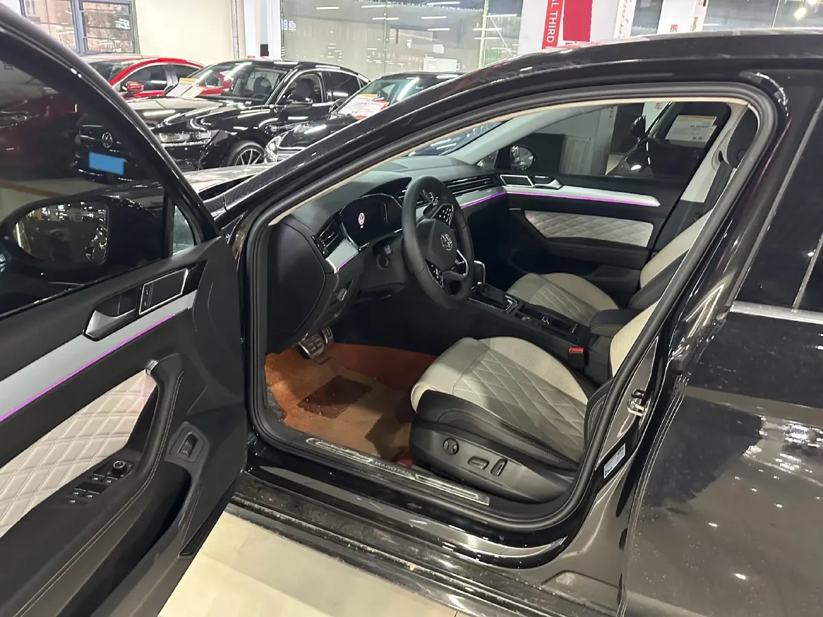 2024 Volkswagen Magotan 2.0T 186HP L4 7DCT,autocango,china used car exporter,china ev exporter,chinese used car exporter,chinese used ev exporter