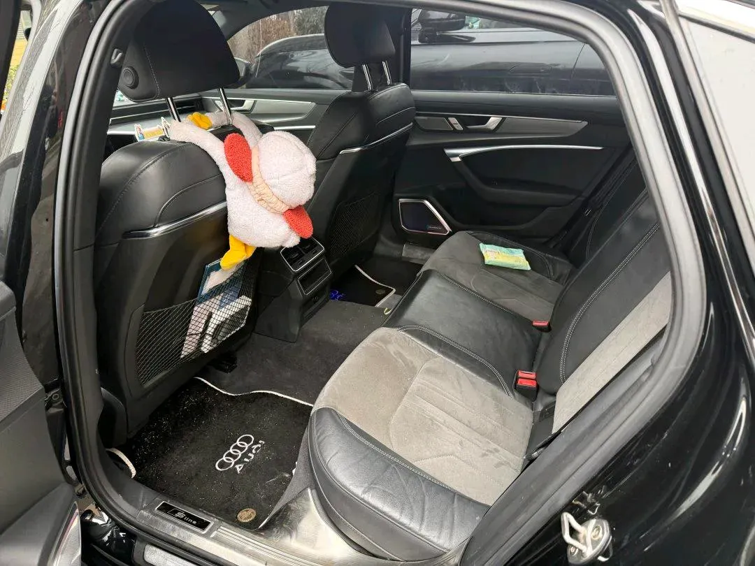 2021 Audi A6L 2.0T 190HP L4 7DCT,autocango,china used car exporter,china ev exporter,chinese used car exporter,chinese used ev exporter