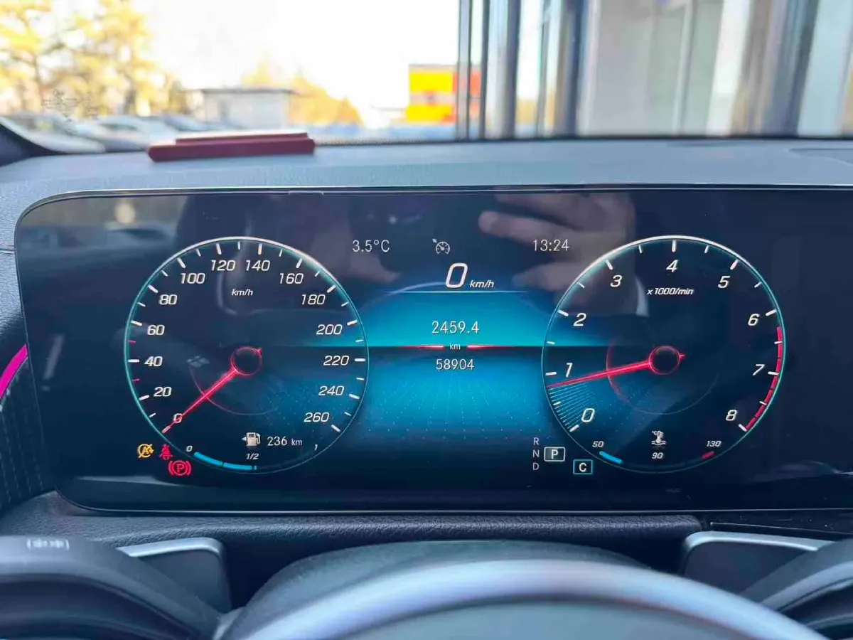 2021 Mercedes-Benz GLB Class 1.3T 136HP L4 7DCT,autocango,china used car exporter,china ev exporter,chinese used car exporter,chinese used ev exporter