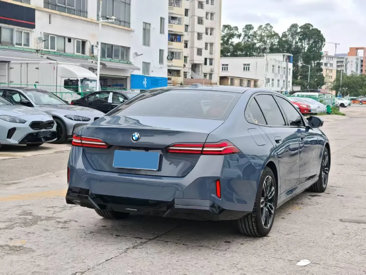 2024 BMW 5 Series 2.0T 258HP L4 8AT,autocango,china used car exporter,china ev exporter,chinese used car exporter,chinese used ev exporter