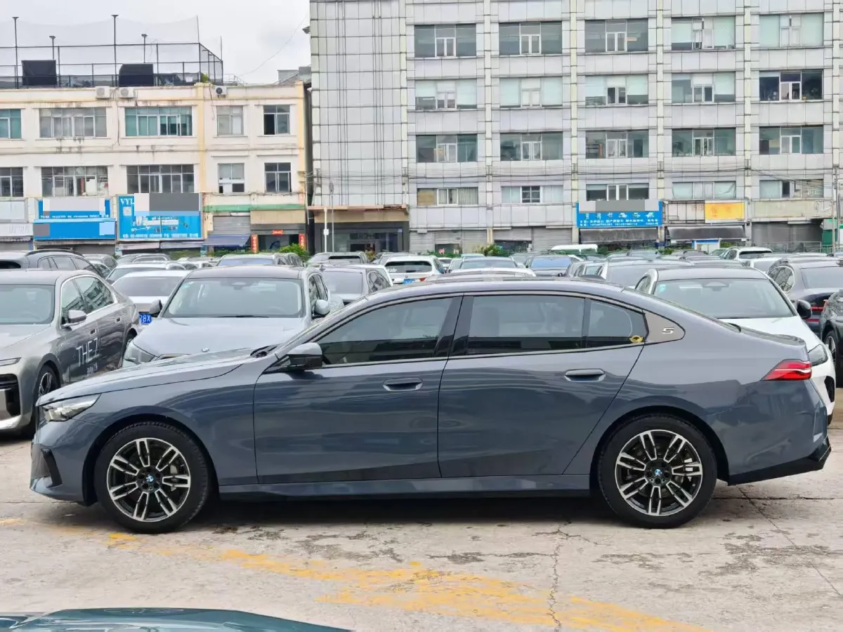 2024 BMW 5 Series 2.0T 258HP L4 8AT,autocango,china used car exporter,china ev exporter,chinese used car exporter,chinese used ev exporter