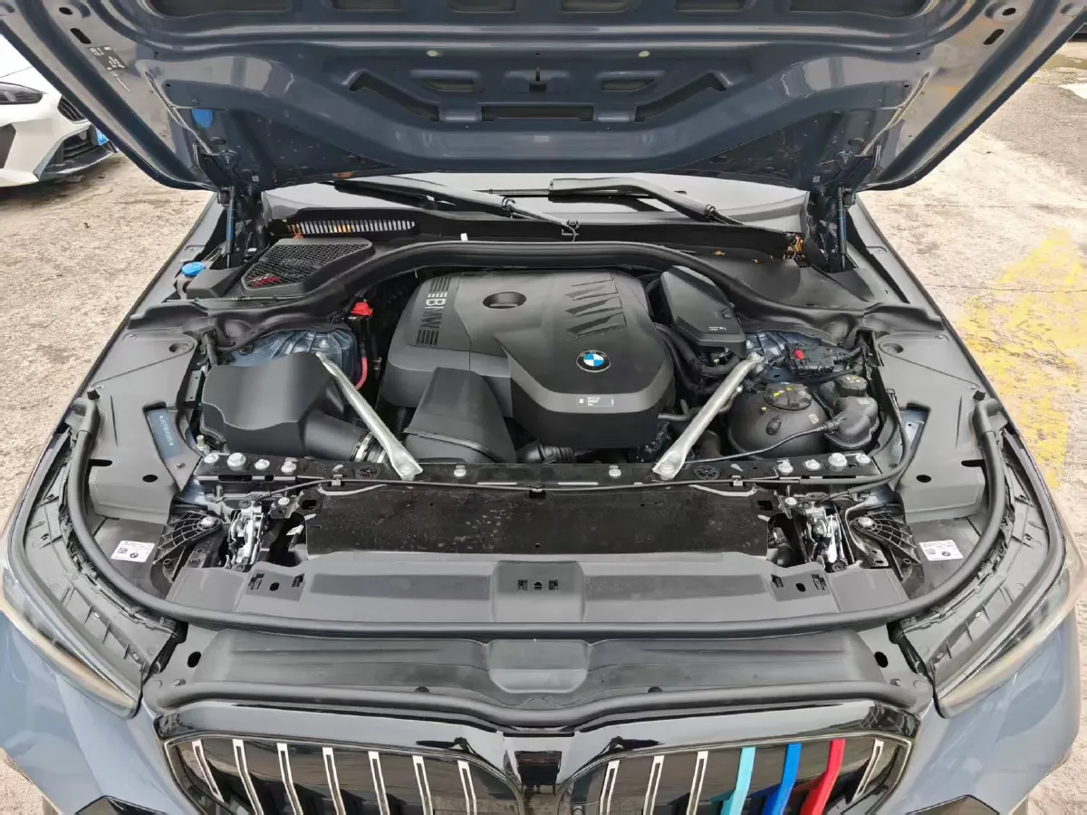 2024 BMW 5 Series 2.0T 258HP L4 8AT,autocango,china used car exporter,china ev exporter,chinese used car exporter,chinese used ev exporter